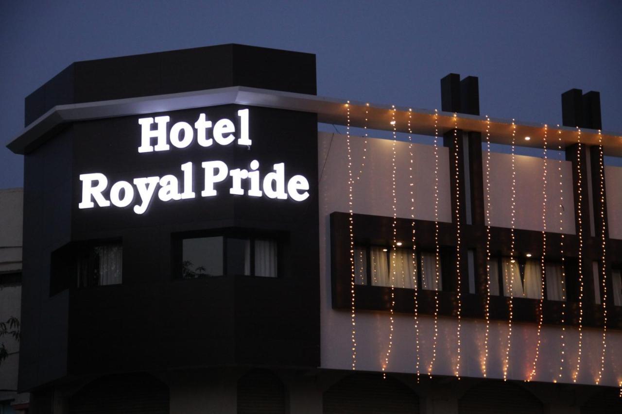Hotel Royal Pride Ahmedabad Buitenkant foto