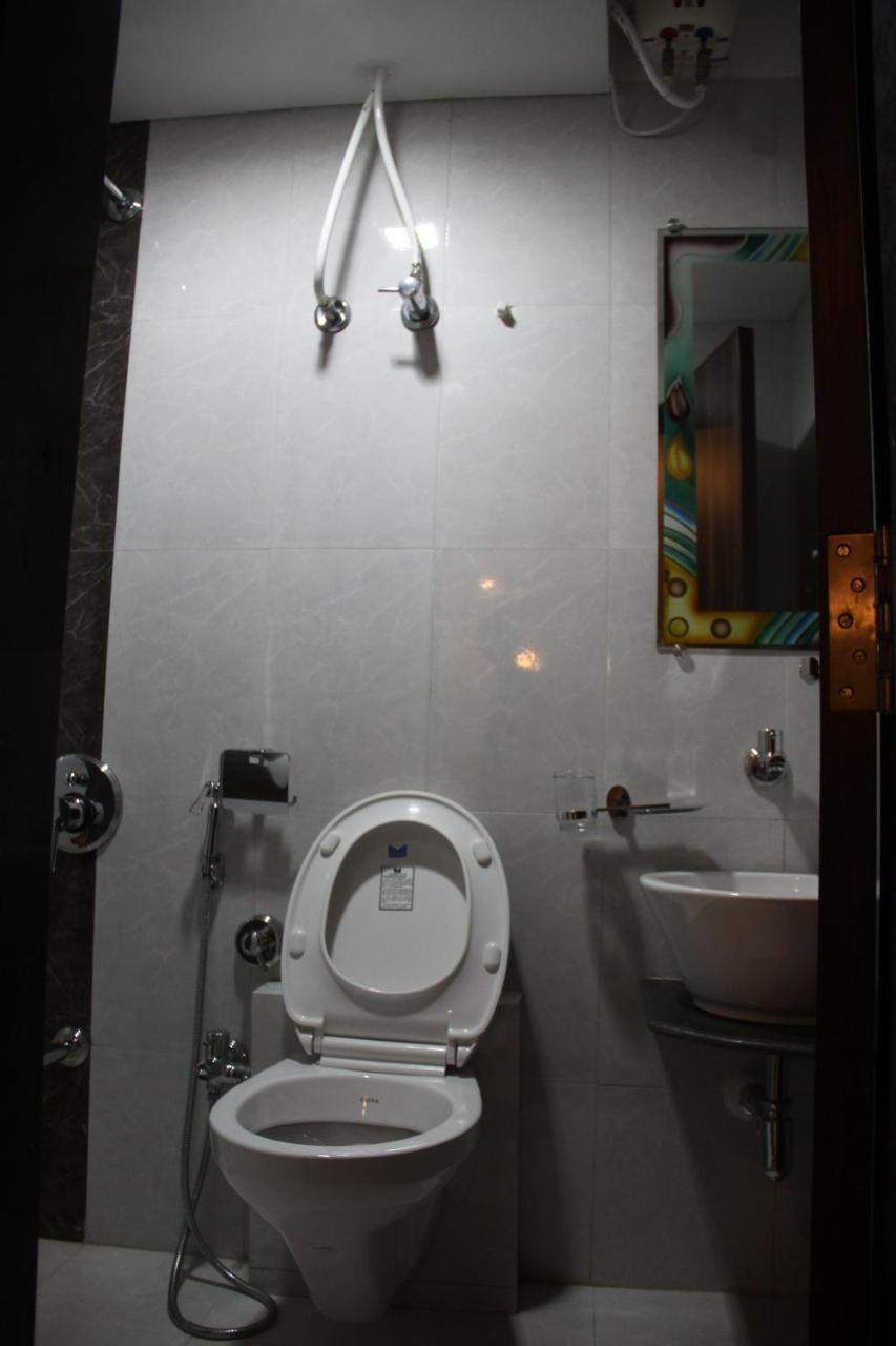 Hotel Royal Pride Ahmedabad Buitenkant foto