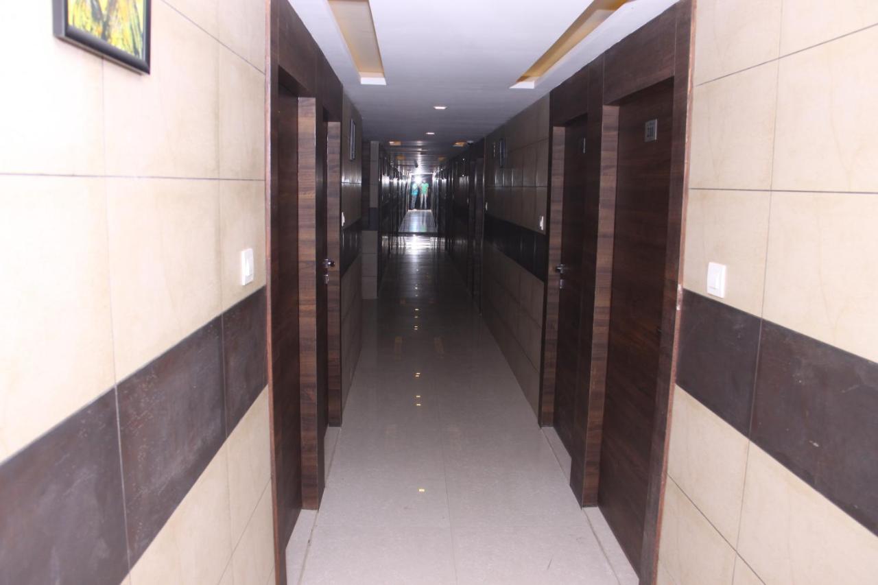 Hotel Royal Pride Ahmedabad Buitenkant foto