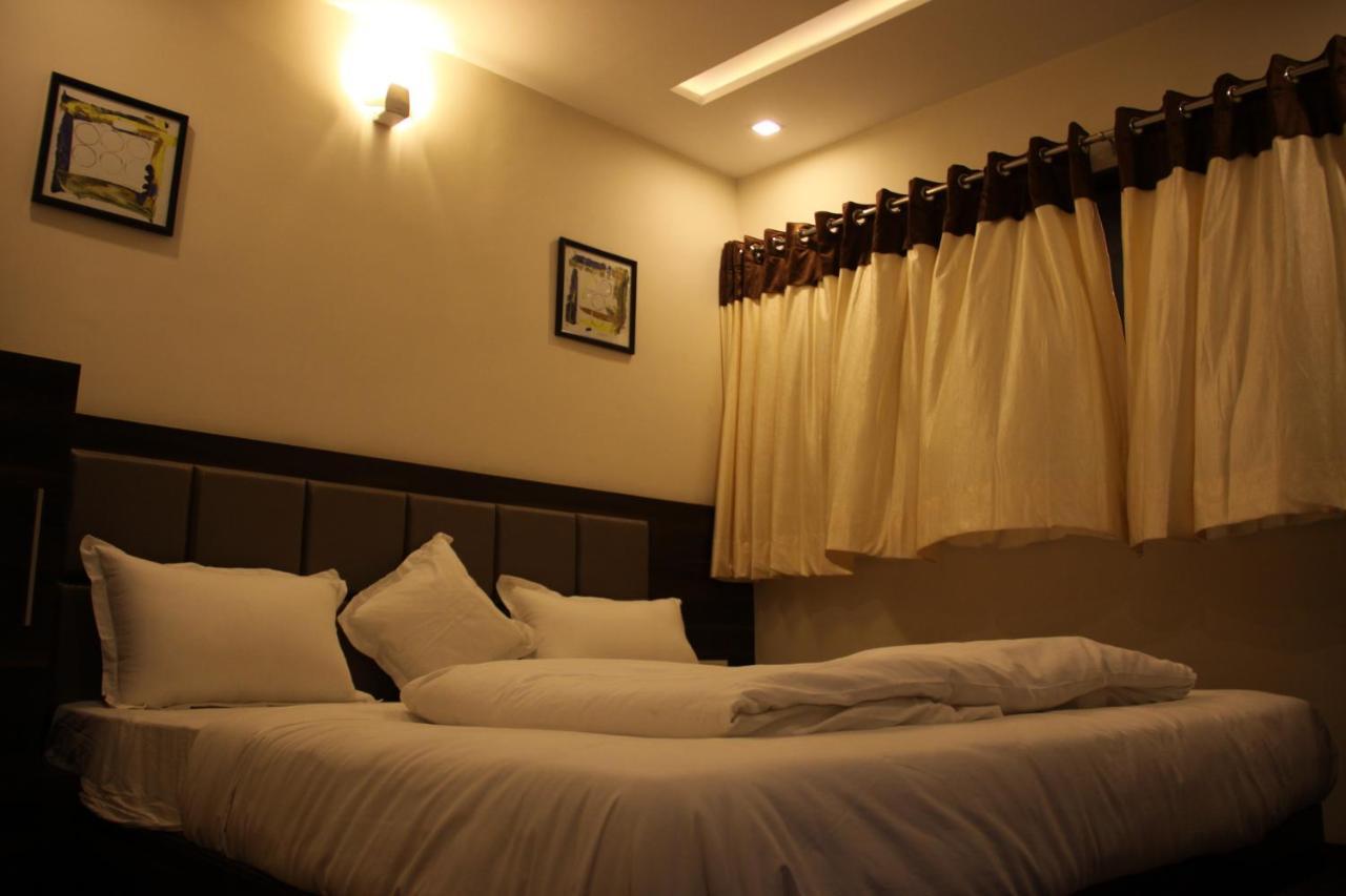 Hotel Royal Pride Ahmedabad Buitenkant foto