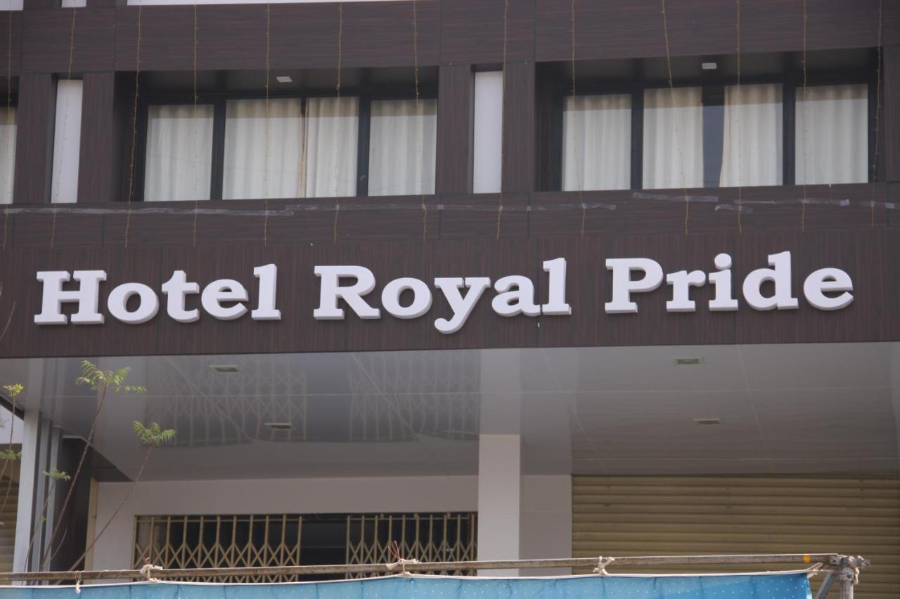 Hotel Royal Pride Ahmedabad Buitenkant foto
