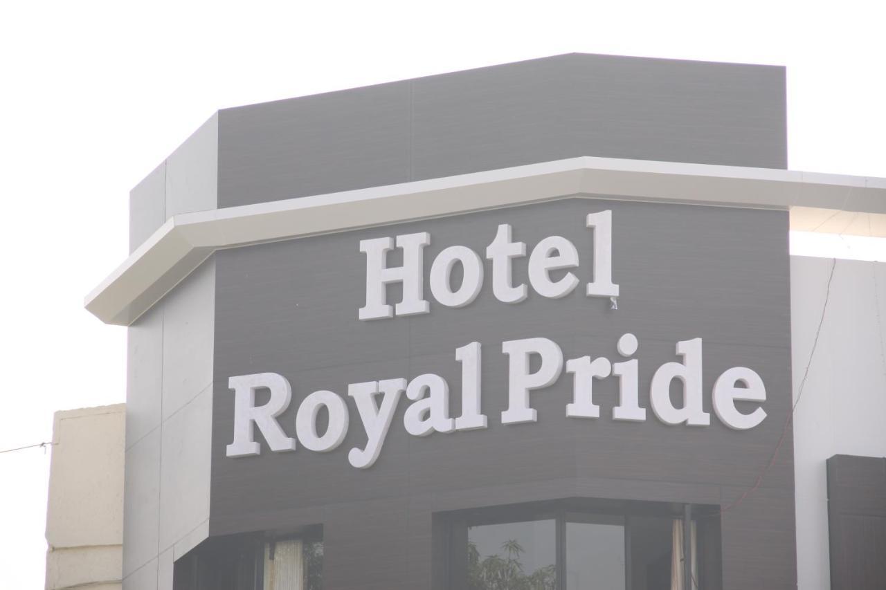 Hotel Royal Pride Ahmedabad Buitenkant foto